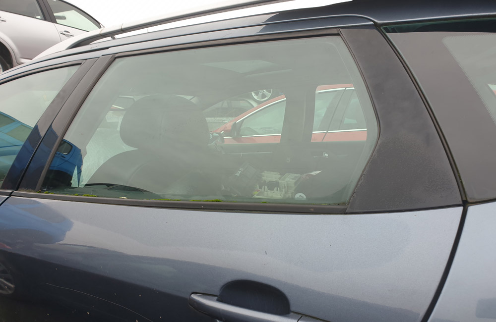Peugeot 407 Zenith HDI Door window glass passenger side rear